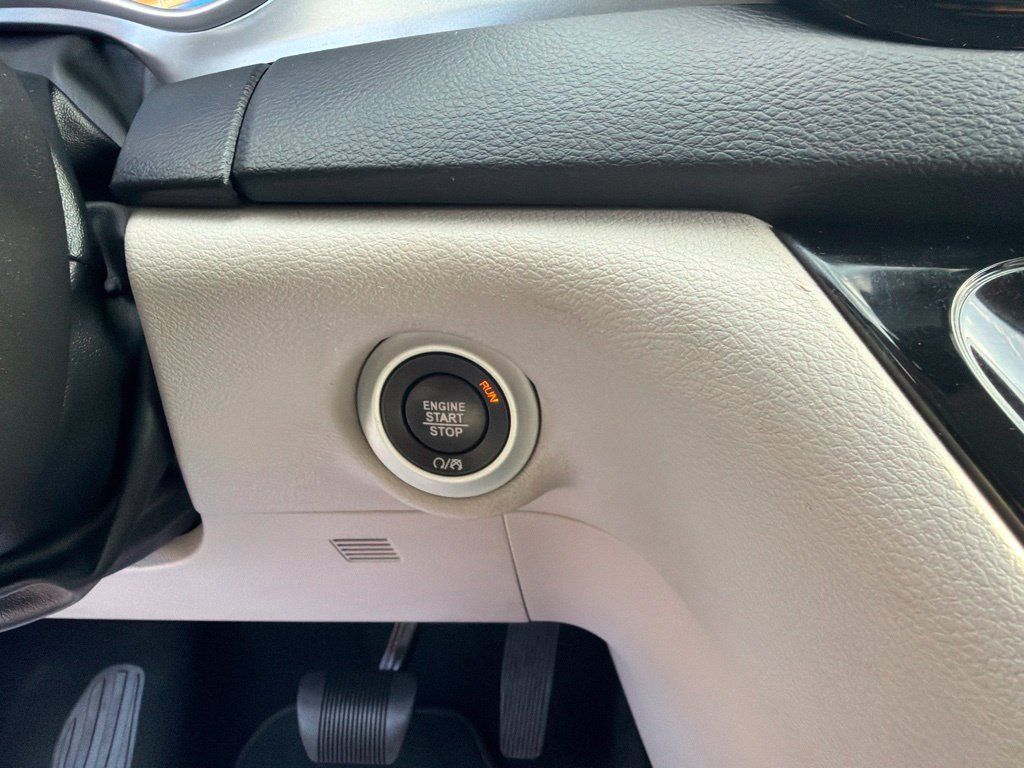 Used 2022 Chrysler Pacifica Touring-L FWD image 28