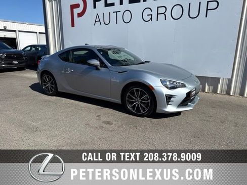 Used 2018 Toyota 86 RWD image 2