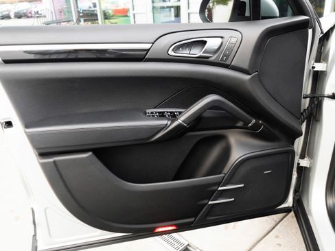 Used 2013 Porsche Cayenne Diesel AWD/4WD image 10