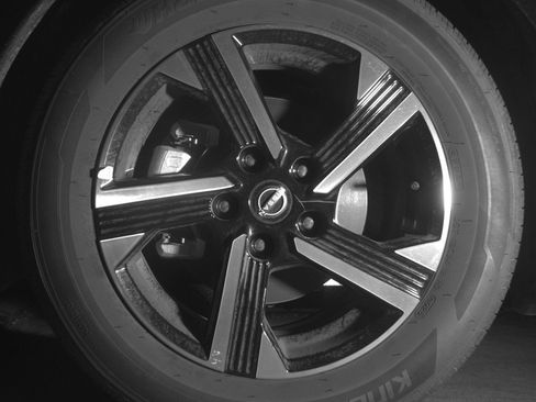 Used 2025 Nissan Sentra SV FWD image 12