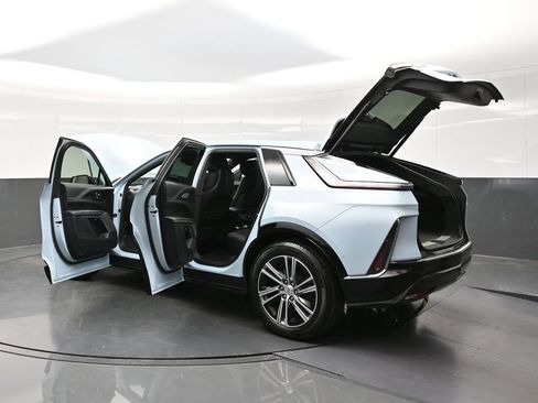 Certified 2024 Cadillac Lyriq Luxury AWD/4WD image 42