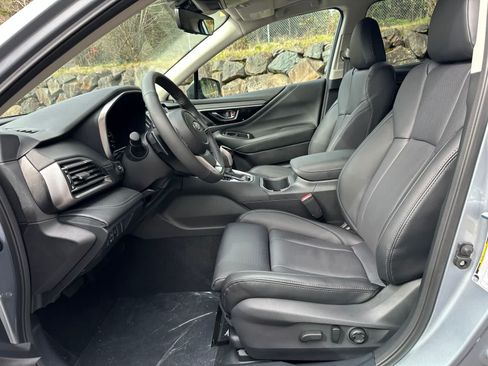 Used 2025 Subaru Outback Limited AWD/4WD image 13