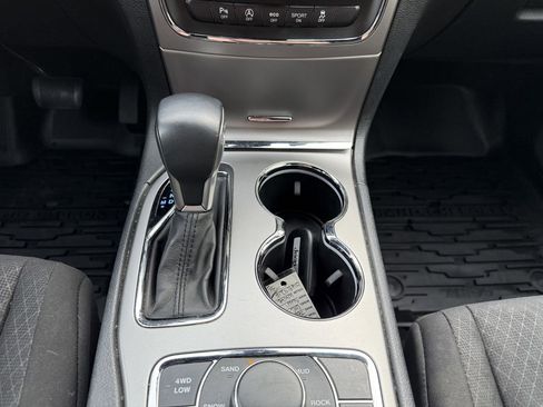 Used 2018 Jeep Grand Cherokee Laredo image 20