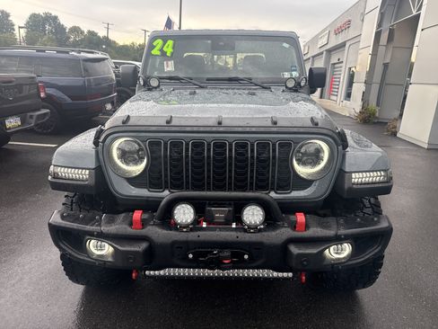 Used 2024 Jeep Gladiator Sport AWD/4WD image 9