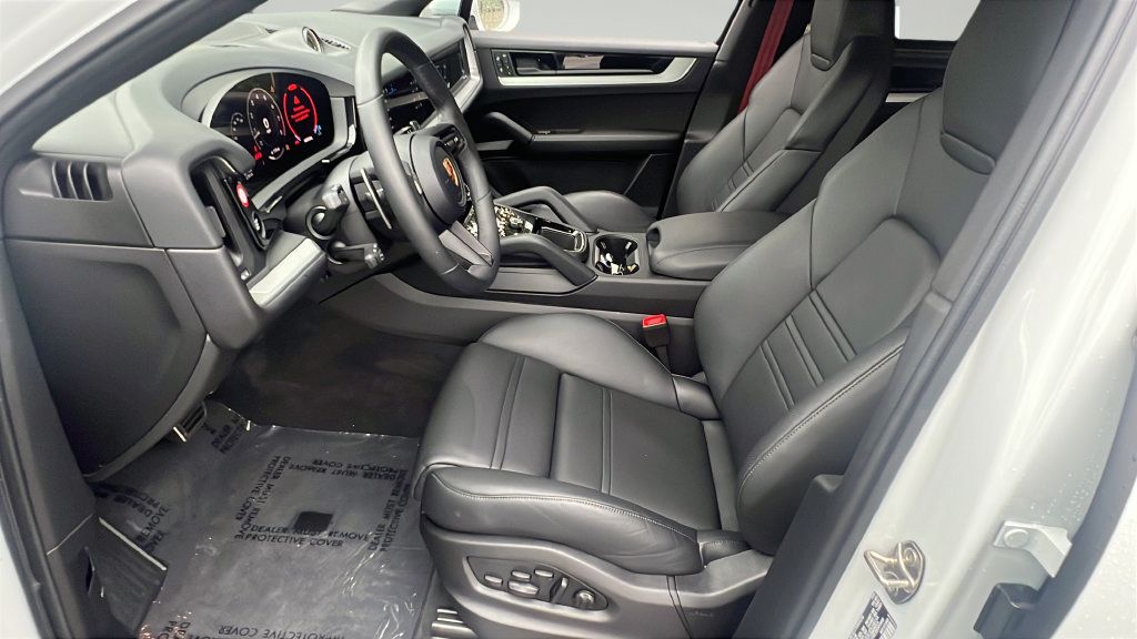 Certified 2026 Porsche Cayenne S AWD/4WD image 5
