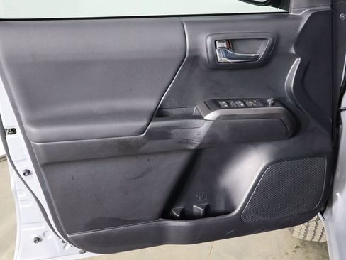 Used 2021 Toyota Tacoma TRD Off-Road image 19