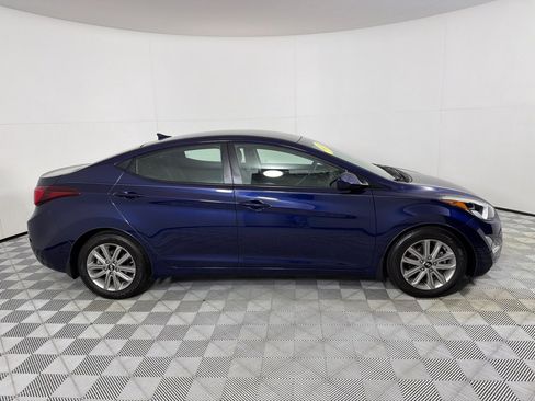 Used 2014 Hyundai Elantra SE w/ Option Group 02 FWD image 4