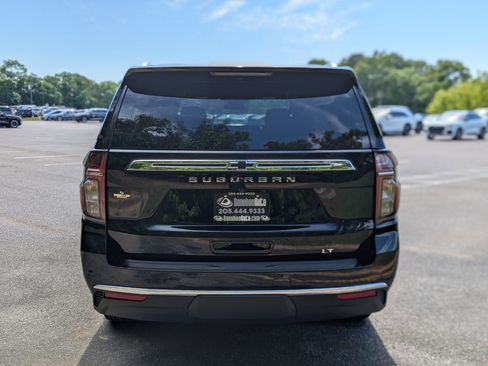 Used 2024 Chevrolet Suburban LT w/ LT Signature Package RWD image 8