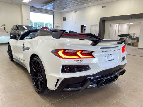 Used 2024 Chevrolet Corvette Z06 w/ Z07 Performance Package RWD image 5