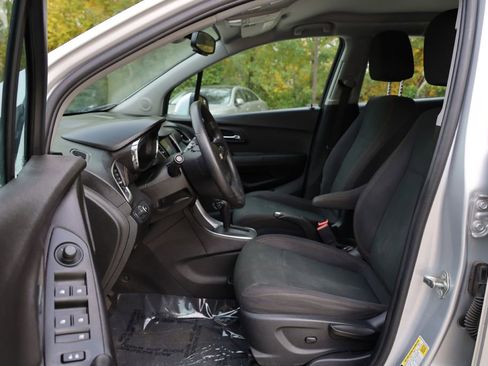 Used 2017 Chevrolet Trax LS image 12