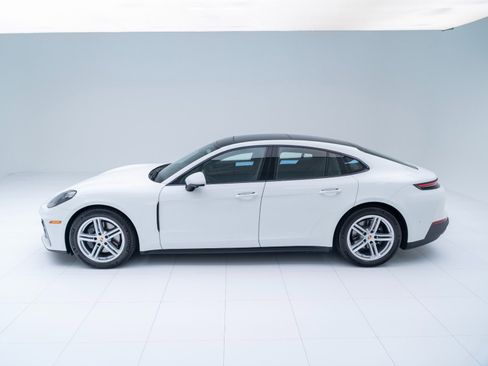 Certified 2024 Porsche Panamera image 2
