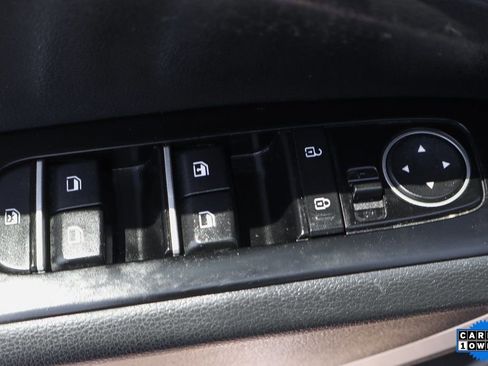 Used 2023 Kia Soul LX image 11