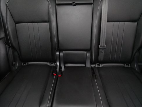 Used 2022 Volkswagen Tiguan SE image 13