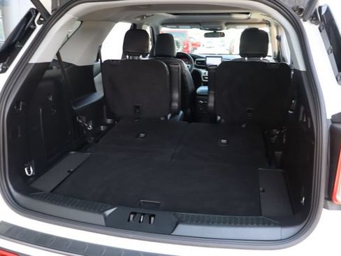 Used 2023 Ford Explorer XLT w/ Equipment Group 202A AWD/4WD image 29