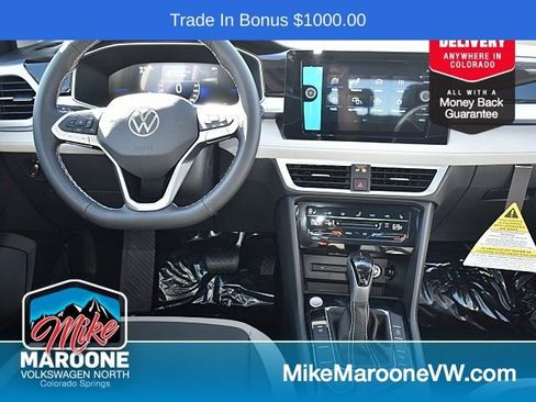 Certified 2025 Volkswagen Taos SE image 9