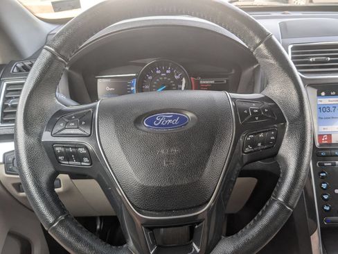 Used 2018 Ford Explorer Limited w/ Equipment Group 301A FWD image 19