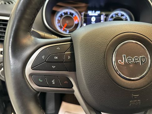 Used 2019 Jeep Cherokee Latitude Plus w/ Cold Weather Group image 20