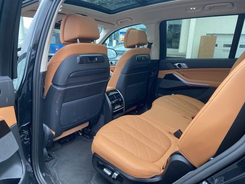 Used 2025 BMW X7 xDrive40i w/ Premium Package AWD/4WD image 12