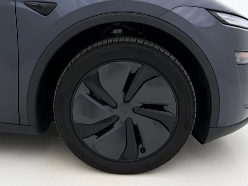 Used 2026 Tesla Model Y Long Range image 31