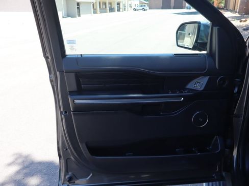 Used 2019 Ford Expedition Platinum AWD/4WD image 25