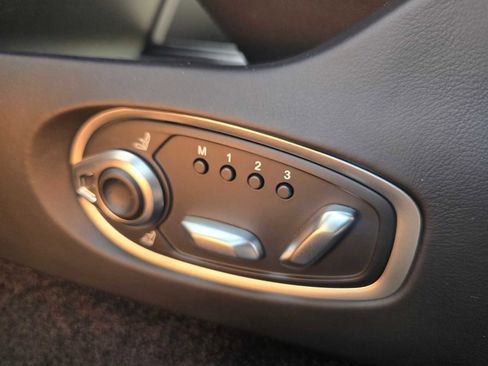 Used 2024 Aston Martin DB12 Coupe RWD image 30