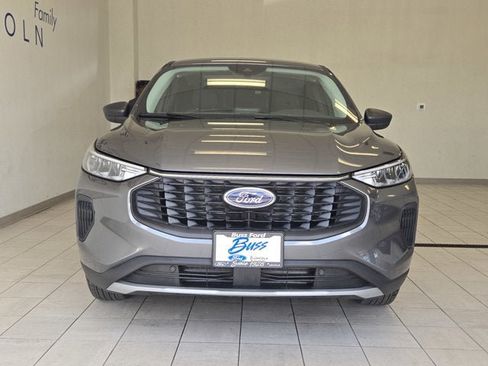 Used 2025 Ford Escape Active AWD/4WD image 2