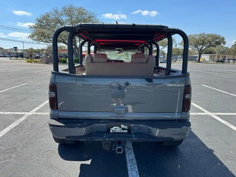 Used 2004 Chevrolet Suburban Z71 w/ Preferred Equipment Group image 7