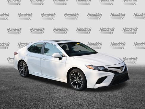 Used 2019 Toyota Camry SE w/ Audio Package FWD image 2