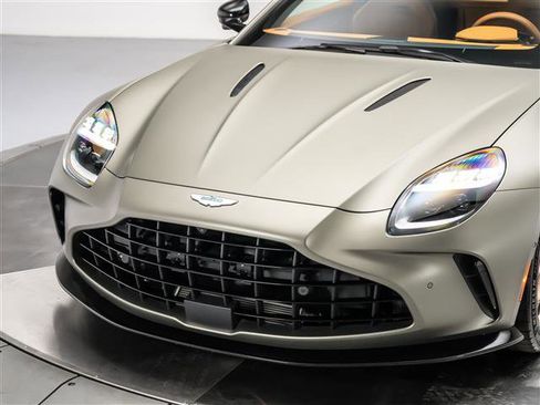 Used 2025 Aston Martin V8 Vantage Coupe image 17