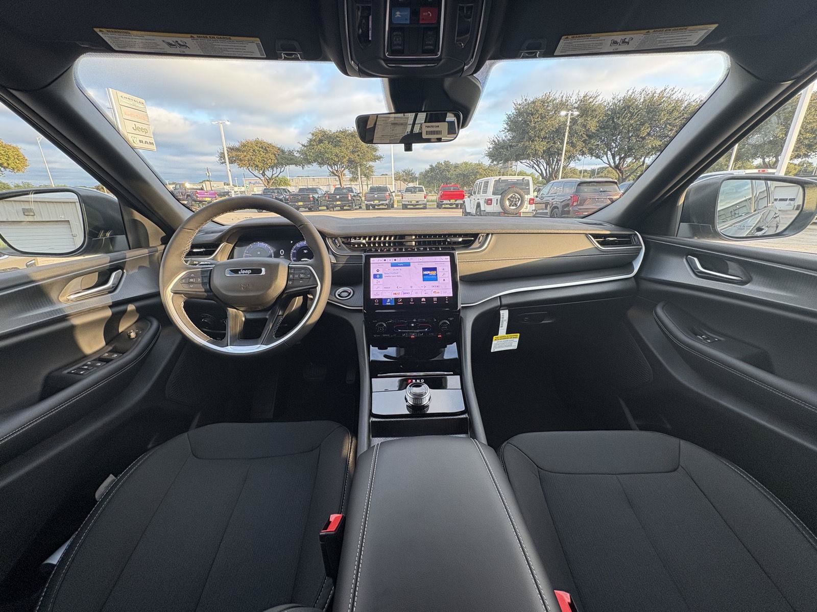 New 2027 Jeep Grand Cherokee Laredo X RWD image 19