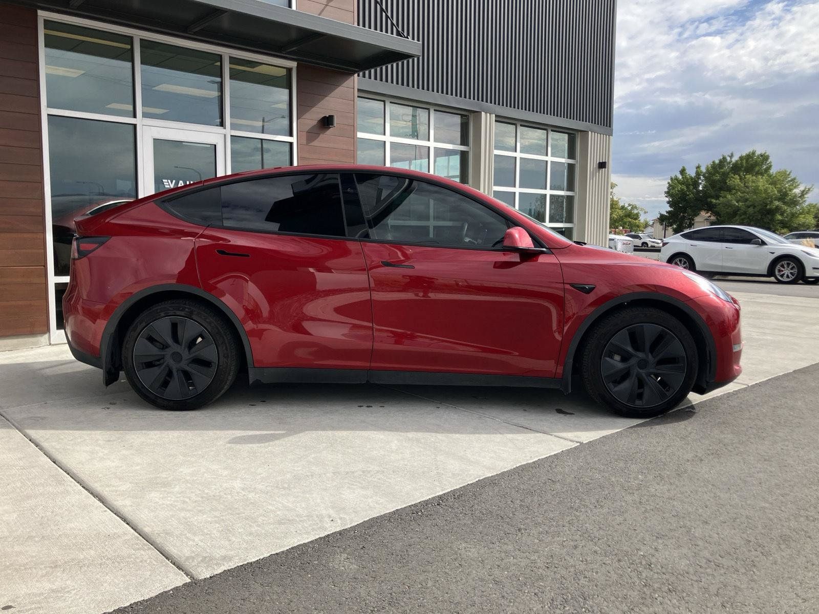 Used 2024 Tesla Model Y Long Range AWD/4WD image 9