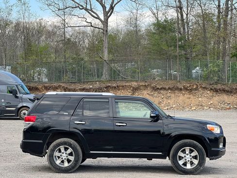 Used 2011 Toyota 4Runner SR5 w/ Convenience Pkg AWD/4WD image 7
