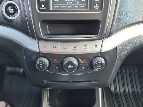Used 2019 Dodge Journey SE w/ Connectivity Group FWD image 24