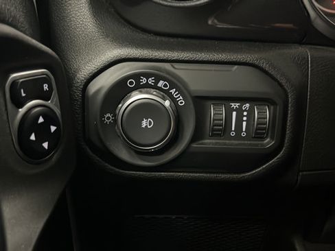 Used 2021 Jeep Wrangler Unlimited Sport AWD/4WD image 32