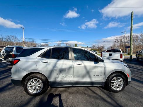 Used 2022 Chevrolet Equinox LS AWD/4WD image 4