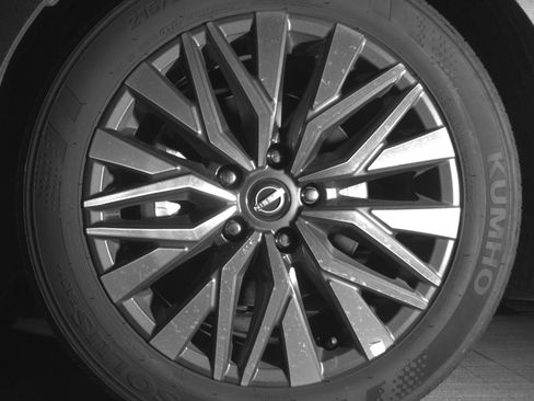 Used 2025 Nissan Altima 2.5 SV FWD image 12
