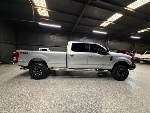 Used 2019 Ford F350 XLT w/ XLT Premium Package AWD/4WD image 4