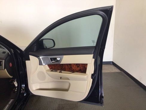 Used 2014 Jaguar XF 3.0 RWD image 12