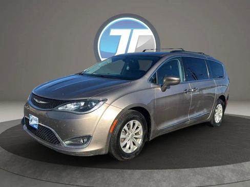 Used 2017 Chrysler Pacifica Touring-L image 15