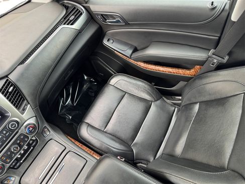 Used 2018 Chevrolet Suburban Premier image 17