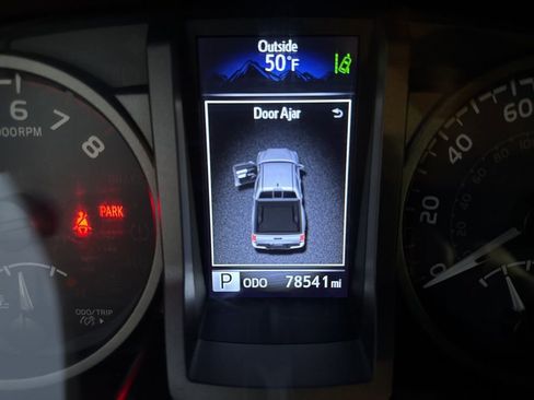 Used 2019 Toyota Tacoma TRD Off-Road image 5