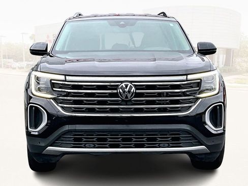Used 2024 Volkswagen Atlas SE image 2