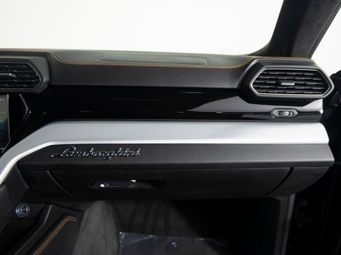 Used 2022 Lamborghini Urus image 27