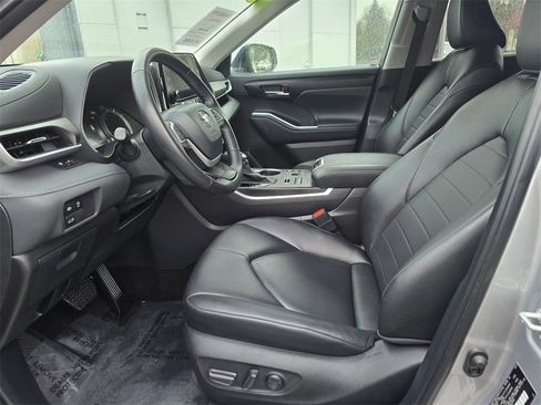 Certified 2024 Toyota Highlander LE image 22