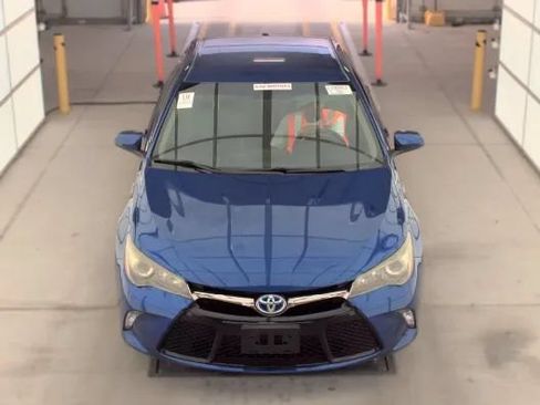 Used 2016 Toyota Camry SE FWD image 2