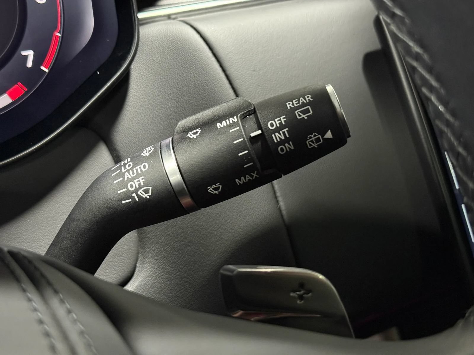 Used 2024 Land Rover Range Rover Long Wheelbase SE AWD/4WD image 30