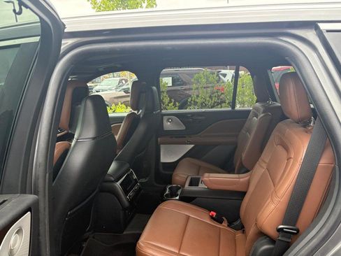 Used 2022 Lincoln Aviator Reserve w/ Equipment Group 201A AWD/4WD image 5