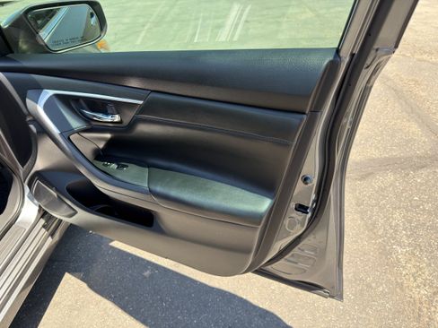 Used 2017 Nissan Altima 2.5 SR w/ Midnight Edition Package FWD image 11