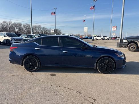 Used 2024 Nissan Altima 2.5 S image 2