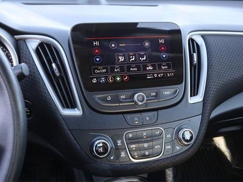 Used 2024 Chevrolet Malibu LT image 15